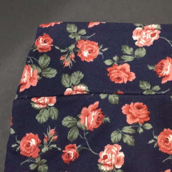 Floral Bodycon Skirt - Picture 2 of 4